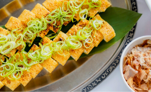 ＜新潟の名物＞栃尾名物大きな油揚げ