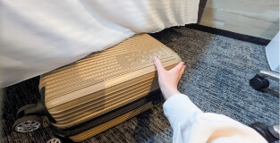 ベッド下に収納スペース