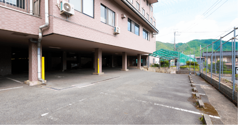 １階駐車場（屋内・屋外あり）