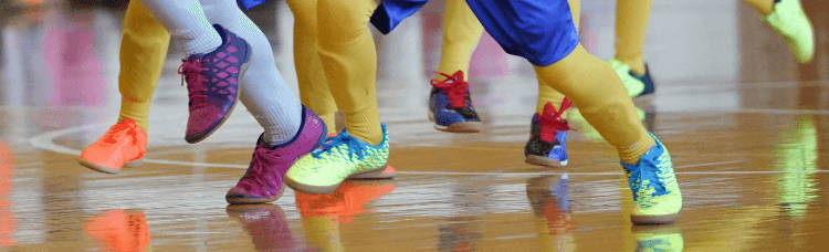 スポーツしている人達